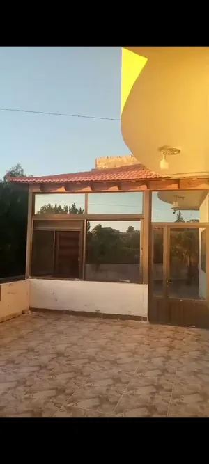 بيت للبيع منطقة هادئة ومريحه مساحة الارض دونم وربع مستقل بقوشان مفروز واصل جميع الخدمات كهربا ماء صر