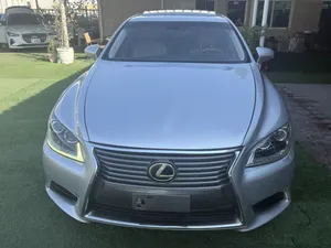 Used Lexus LS in Ajman