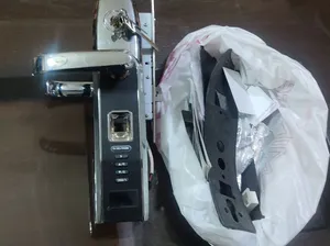 القفل الذكي يفتح بواسطة البصمة او الباسوورد جديد غير مستعمل مع كامل قطعه
