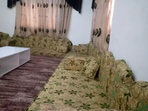 جلسة عربية كبيرة تفصيل 6 فرشات و9 ركايات و5 قرن زغار الجلسة بتمد صالون 4/5كامل ممتازة للبيع بسعر80 ا