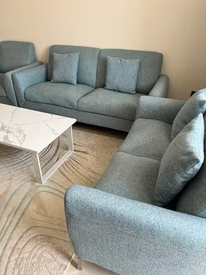 طقم مميز بلون أزرق