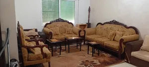 للايجار شقه مفروش ثلاثه نوم ثلاث حمامات صاله وصالون وبلكونه طابق اول مطله يوجد مصعد وحارس عماره