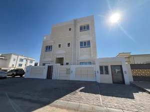 فرصه /مبنى للايجار كورنر في المعبيله الثامنه مقابل مدينه السلطان هيثم مناسبه جدا للتأجير للموظفين