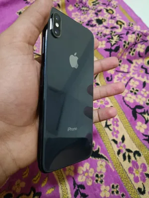 Used Apple iPhone XS Max 64GB in Black - 1-2 Years Old