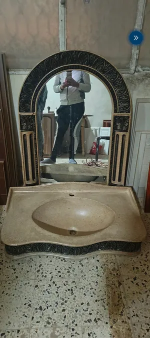 مغسله مع مرايا مستعمل بحالة الوكاله