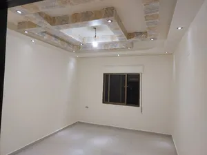 شقة طابق ثاني بمساحة 150م للبيع بموقع مميز في إيدون