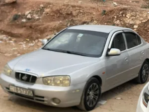 هيونداي افانتي 2002 موديل سيدان فضي مع مواصفات كوريا وميزات متقدمة للبيع