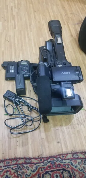 كاميرا Sony HVR-HD1000 (أو طراز قريب من سلسلة Sony HDV الاحترافية المثبتة على الكتف): د