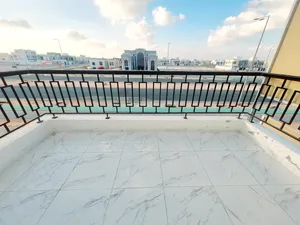 استوديو مع بلكونه