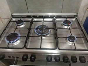 طباخ غاز ايطالي بفرن شوايه بحاله ممتازه وعلي التجربه والبيع لدواعي السفر