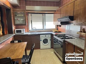 شقة مفروشة للإيجار في أم اذينة