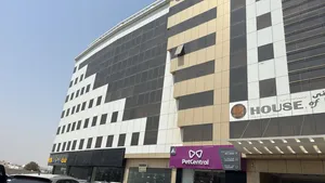 مكتب للايجار في 18 نوفمبر العذيبه /Office open space 115 SQM For Rent In Azaiba