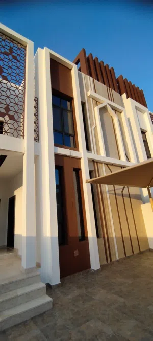 فيلا من توين مميزة و فخمة في مرتفعات العامرات 8 للبيع
