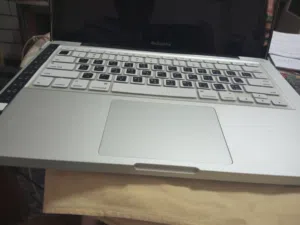 MacBook (13-inch, Late 2009) 2.26GHz Intel Core 2 Duo processor with 3MB on-chip shared L2 cache  2G