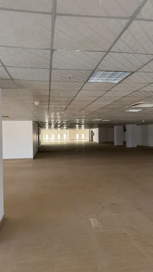 مساحات تجارية ومكاتب للإيجار في غلا – موقع استراتيجي