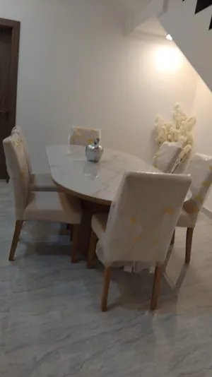 طاولة جديده معا كراسي