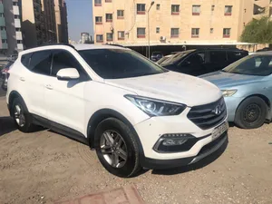 للبيع هيونداي سنتافي 2017 ابيض الداخل بيج عائلية ثلات مقاعد فل اتوماتيك
