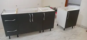 دولاب مطبخ استعمال نظيف لون رصاصي بالرخامه متعه سعر كزيوني باذن الله