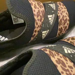 اسم الماركه adidas المقاس 38 نسائيه