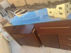 أثاث محل خشب لاتيه قشرة بلوط رخام جلاكسي لون جوزي يصلح محل  ساعات مجوهرات أكسسوارات عطور نظارات