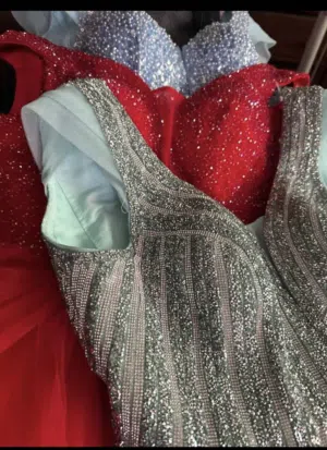 فساتين للبيع