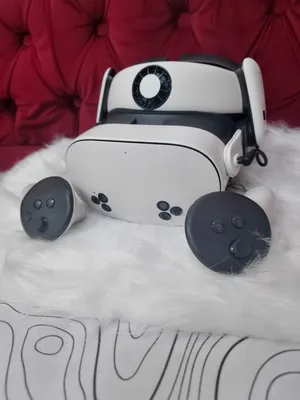 في ار نظيف للبيع مع حزام بطارية من ماركة أصلية!! meta quest 3s VR headset with origina BOBO VR belt