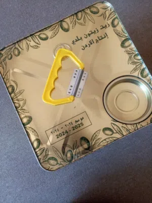 زيت زيتون بلدي أصلي  بسعر مغري جدا تواجد جرش الزيت نظيف ...........................................