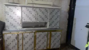 كاونتر نضيف طوله مترين وربع سنك مرمر صبابه كلش حلو الارضي كله مرمر صبابه