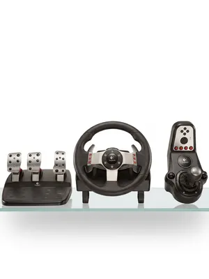 طقم عجلة قيادة Logitech G27 مستعمل مع ناقل حركة 6 سرعات ودواسات ثلاثية