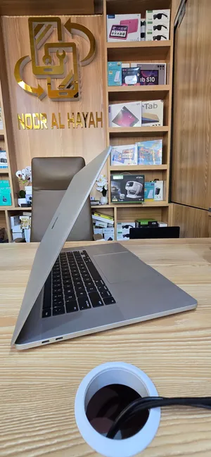 Macbook Pro 2019 , I9, 16GB Ram 1TB storage (SSD) 4GB Dedicated Graphic , 15'6 Screen