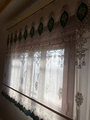 ستار رول مزخرف أبيض وتركوازي