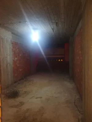 شقه للبيع طوب أحمر 140متر أول بلكونه في الرخصه في برج حديث الإنشاء في فيصل الطوابق شارع المنشيه