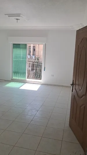 شقة طابقية 216 م ضاحية الرشيد طابق ثاني لم تُسكن لقطة بسعر حرق