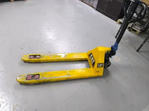 3-ton CAT manual jack for lifting and moving pallets