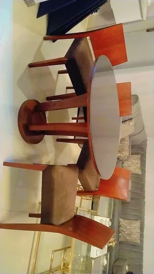 طاولة سفره نظبفه جداا اربع كراسي