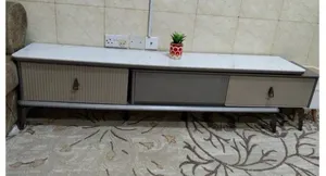 طاولة  تلفاز