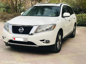 Nissan Pathfinder 2013 SV 4WD  Full option 145000 km Sun roof & panorama roof Accident 3 Owner 2