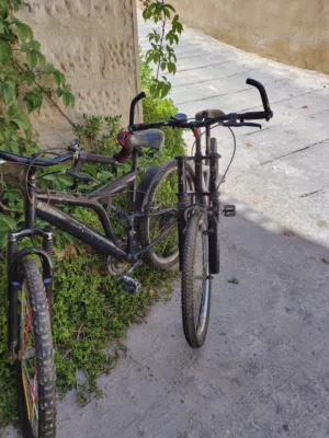 دراجات هوائيه عدد اثنين جبليه مع عدد اثنين عجال كوشوك وعدد اثنين عجال مع كوشوك