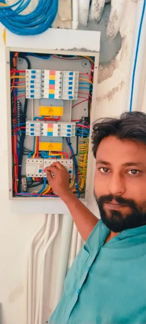 كهربائي وسباك ممتاز - خبرة 14 سنة في الخليج Electrician & Plumber  14+ Years Experience  Bahrain