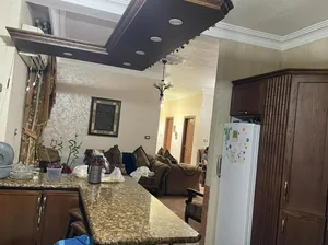 شقة مميزة وتشطيب فاخر وموقع مميز للبيع بسعر مغري (اكبر اسكان من حيث المساحة في السلط كاملة)