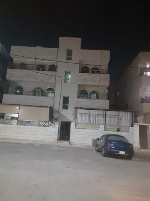 عمارة في المحدود الغربي واجهه حجر اطلاله غربية على بارك قريبة من كافة الخدمات تصلح للاستثمار