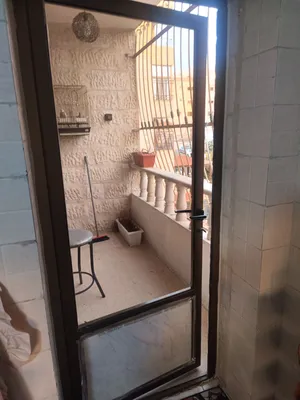شبابيك عدد 3 + باب المنيوم