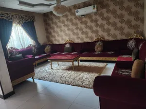 كنب 4 في 6 بتصميم ملكي نظيف مع الستاره و الطاوله