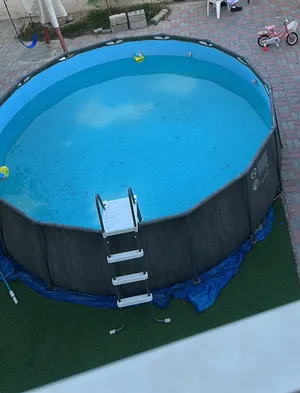 مسبح 1700شبه جديد