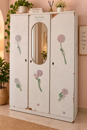 كبت مكون من 3 أبواب 3 door cabinet حجم مميز