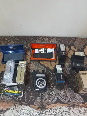 مجموعة مميزة من ملحقات واكسسوارات الكاميرات القديمة للبيع بشكل كامل