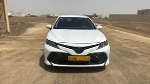 تويوتا كامري 2020 فئة LE مع مواصفات أمريكية، صالون / سيدان، حالة ممتازة