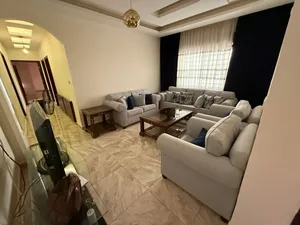 شقة مفروشة للإيجار لعائلة ولطالبات واجانب 3 غرف نوم  3 حمامات مرح الحمام مساحة 145 متر