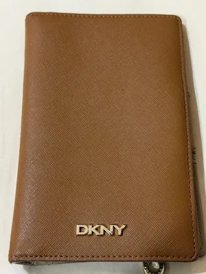 محفظة DKNY أصلية