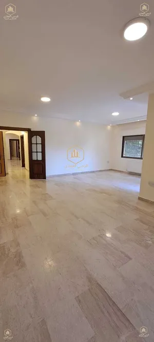 شقة * فارغة * للايجار * مجددة * 240م * 4 نوم * ديرغبار